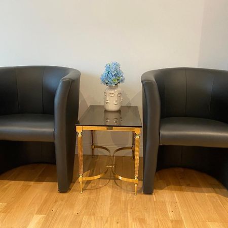 הופהיים אם טאונוס Luxury Apartment With Air Conditioning & Jaccuzzi Near Frankfurt Wiesbaden מראה חיצוני תמונה