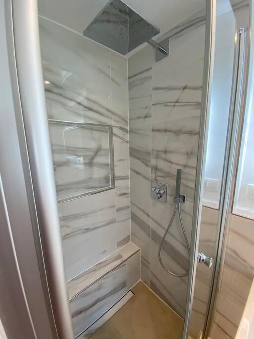 הופהיים אם טאונוס Luxury Apartment With Air Conditioning & Jaccuzzi Near Frankfurt Wiesbaden מראה חיצוני תמונה