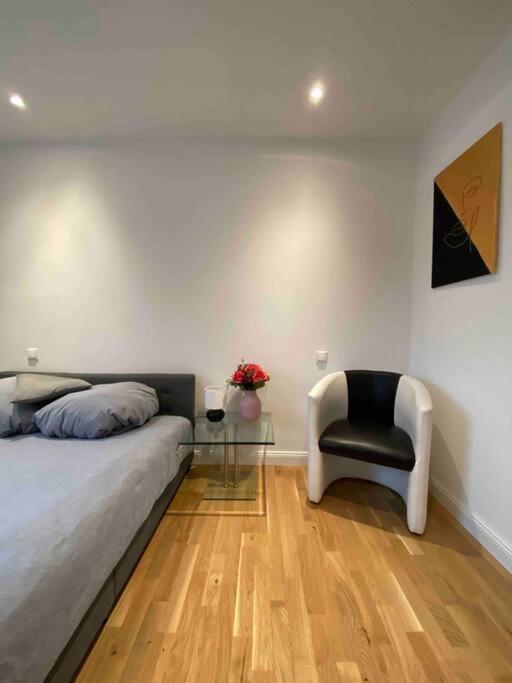 הופהיים אם טאונוס Luxury Apartment With Air Conditioning & Jaccuzzi Near Frankfurt Wiesbaden מראה חיצוני תמונה