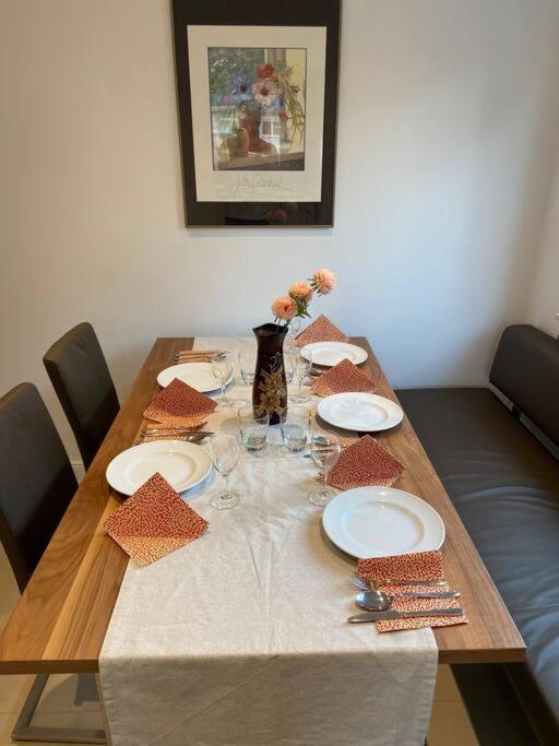 הופהיים אם טאונוס Luxury Apartment With Air Conditioning & Jaccuzzi Near Frankfurt Wiesbaden מראה חיצוני תמונה