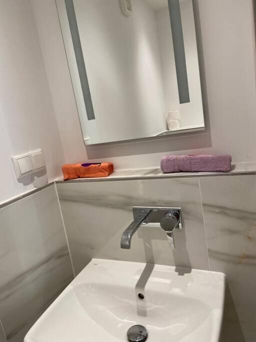 הופהיים אם טאונוס Luxury Apartment With Air Conditioning & Jaccuzzi Near Frankfurt Wiesbaden מראה חיצוני תמונה
